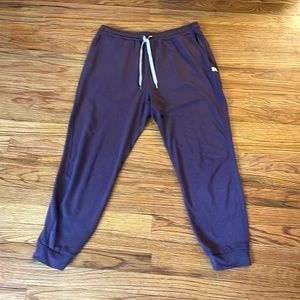 Vuori performance joggers in ruby heather. Women’s, size M